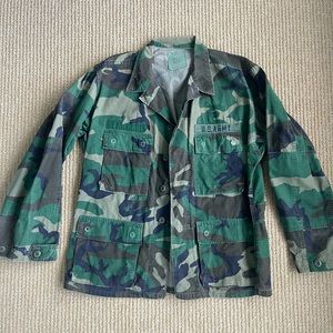 ❌ SOLD US Army Green Brown Camouflage Men’s Button Down Distressed Shirt Size